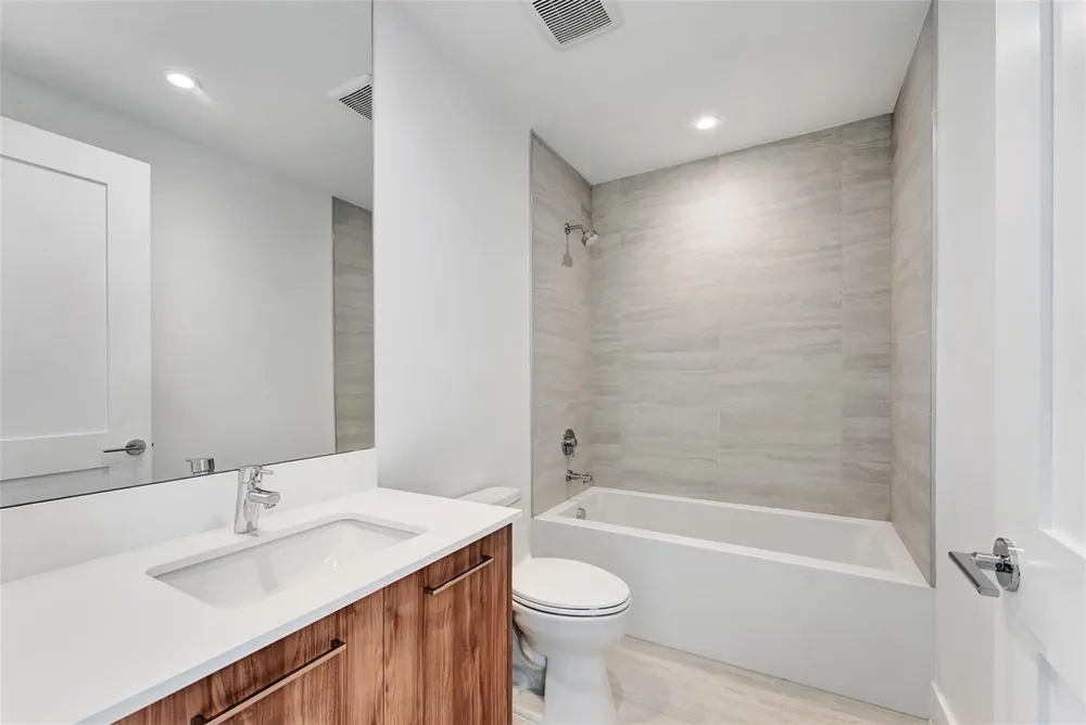 153 SEABREEZE BOULEVARD #902 Fort Lauderdale, FL 33304