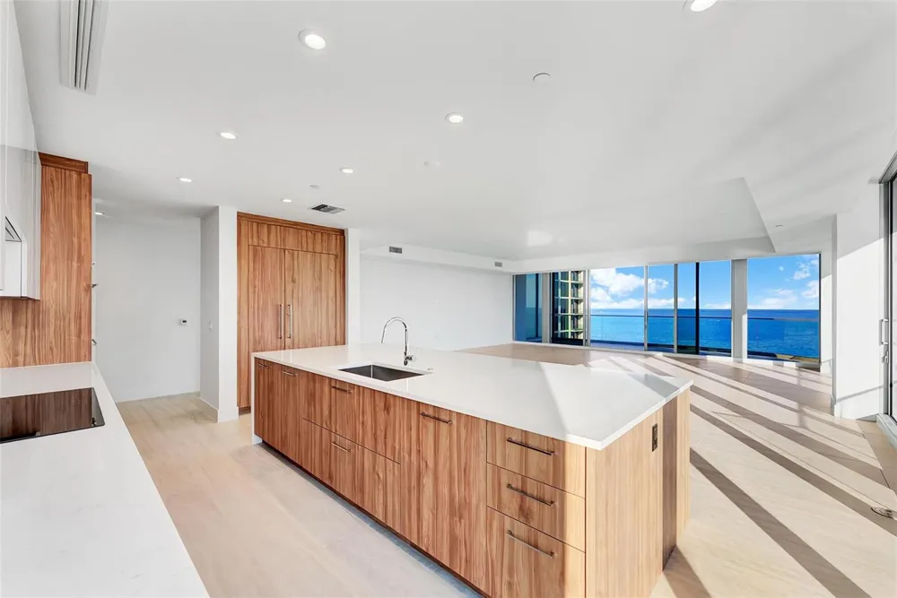153 SEABREEZE BOULEVARD #902 Fort Lauderdale, FL 33304