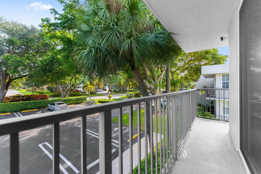 4007 Cypress Drive #208 Pompano Beach, FL 33069