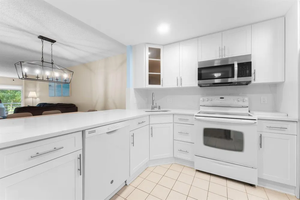 4007 Cypress Drive #208 Pompano Beach, FL 33069