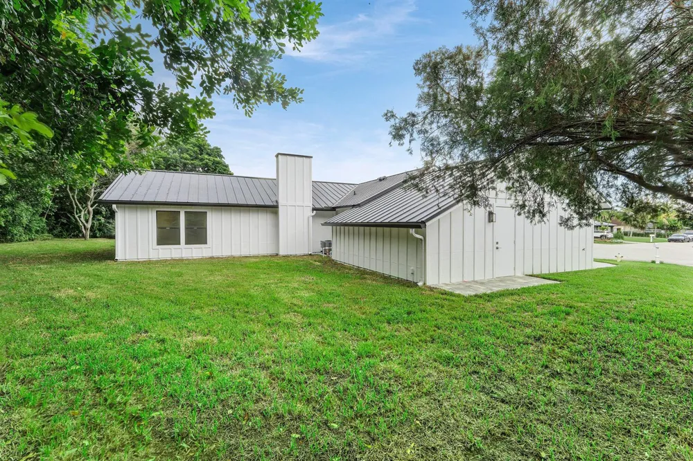 24 Russell Street Tequesta, FL 33469