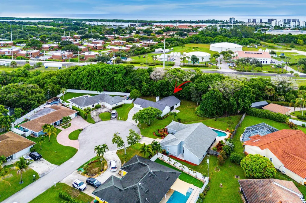 24 Russell Street Tequesta, FL 33469