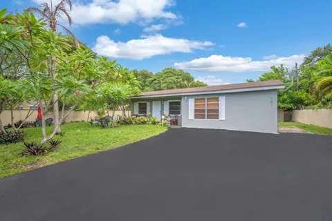 461 NW 17TH PLACE