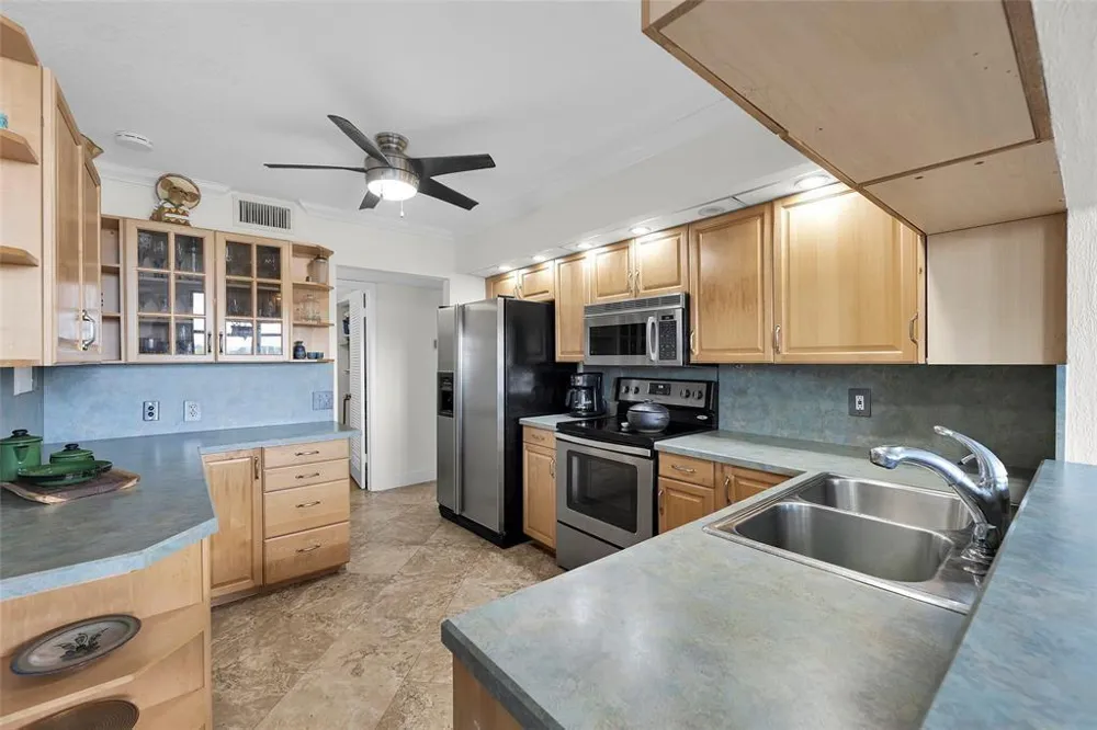 105 LAKE EMERALD DRIVE #711 Oakland Park, FL 33309