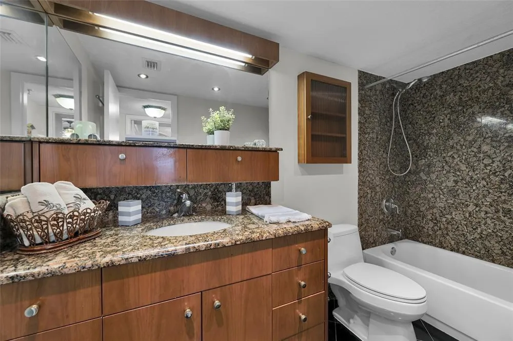 105 LAKE EMERALD DRIVE #711 Oakland Park, FL 33309