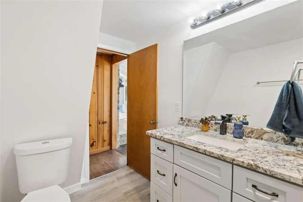 6442 Ford Road Flowery Branch, GA 30542