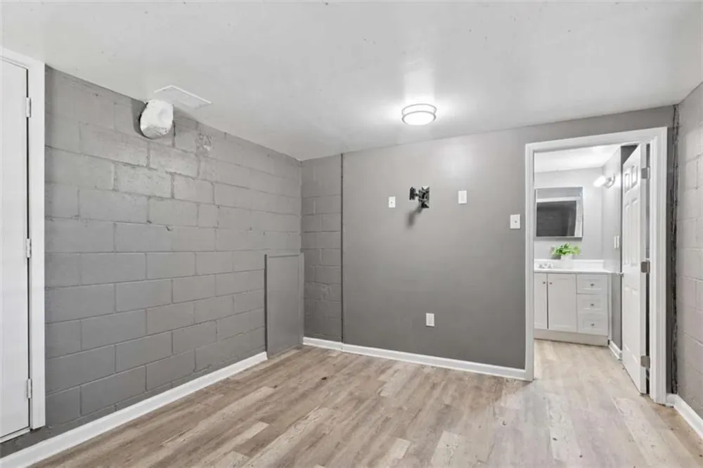 6442 Ford Road Flowery Branch, GA 30542