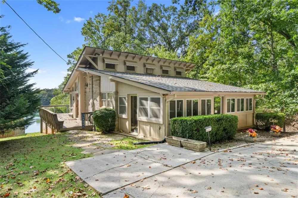 6442 Ford Road Flowery Branch, GA 30542