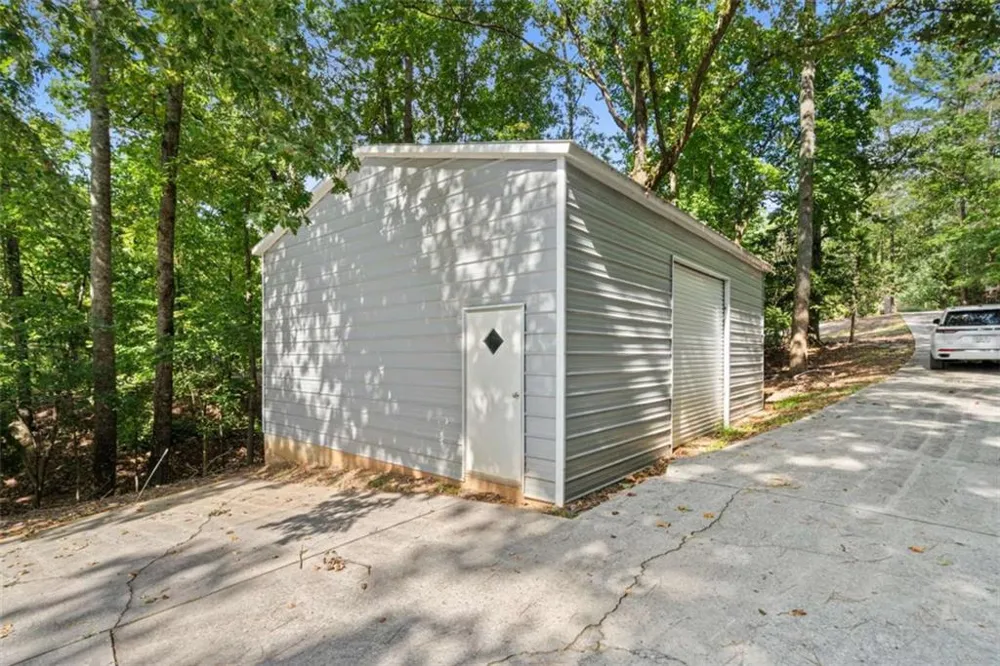 6442 Ford Road Flowery Branch, GA 30542