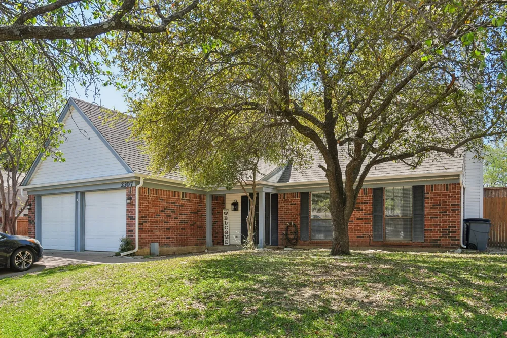2307 Harrington Court Euless, TX 76039