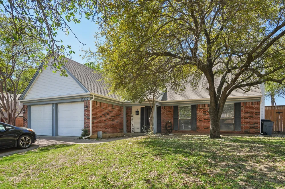 2307 Harrington Court Euless, TX 76039