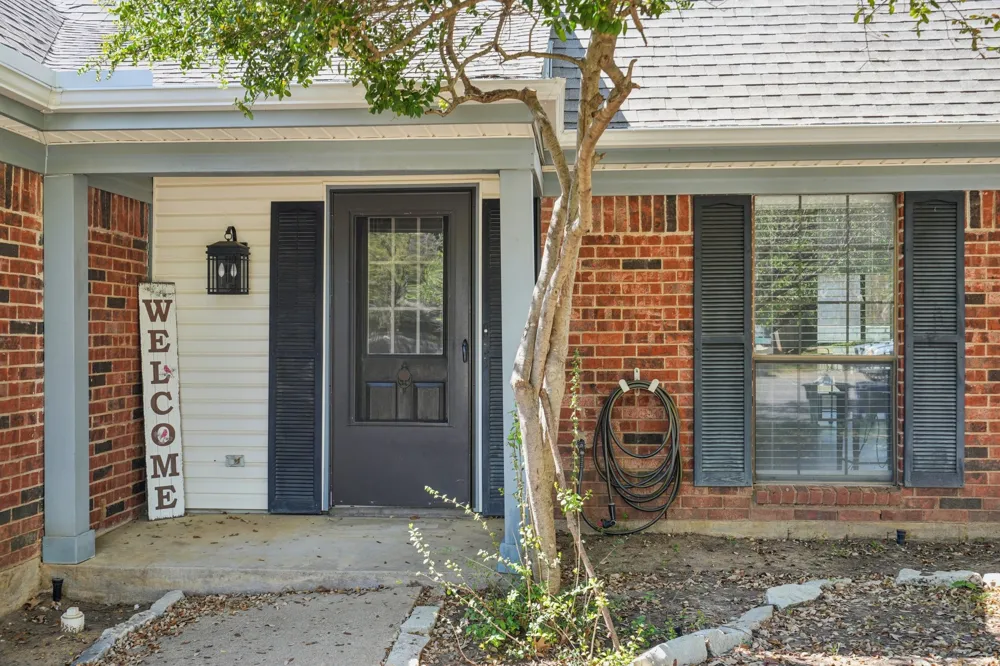 2307 Harrington Court Euless, TX 76039