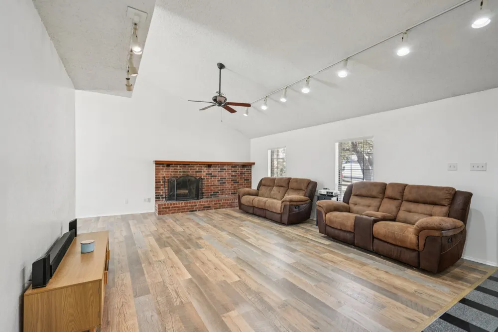 2307 Harrington Court Euless, TX 76039
