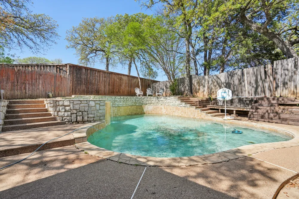 2307 Harrington Court Euless, TX 76039