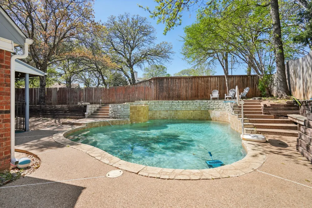 2307 Harrington Court Euless, TX 76039