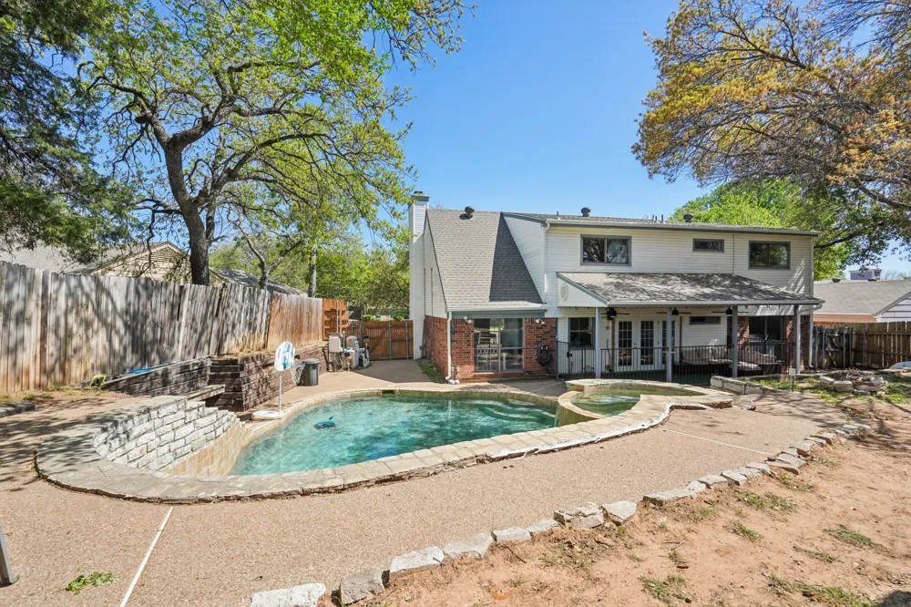 2307 Harrington Court Euless, TX 76039