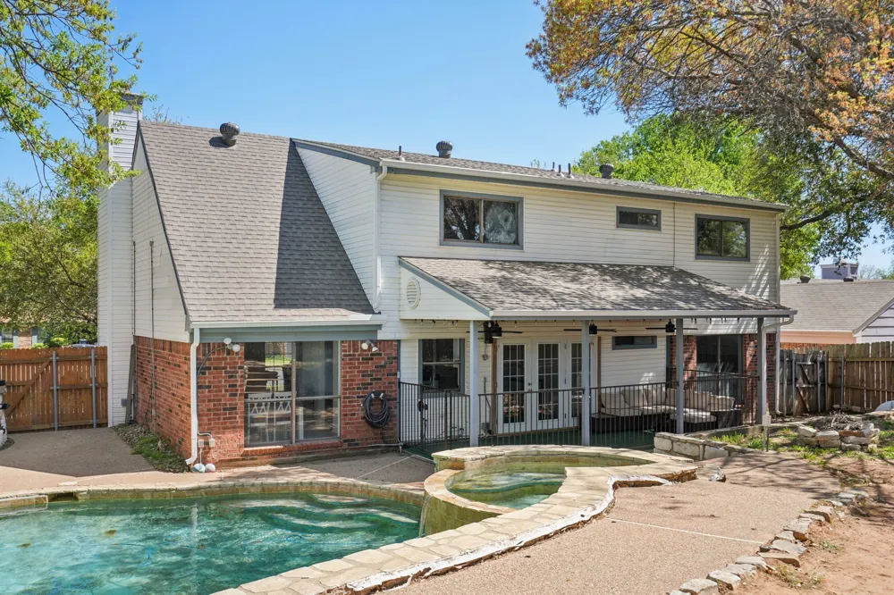 2307 Harrington Court Euless, TX 76039