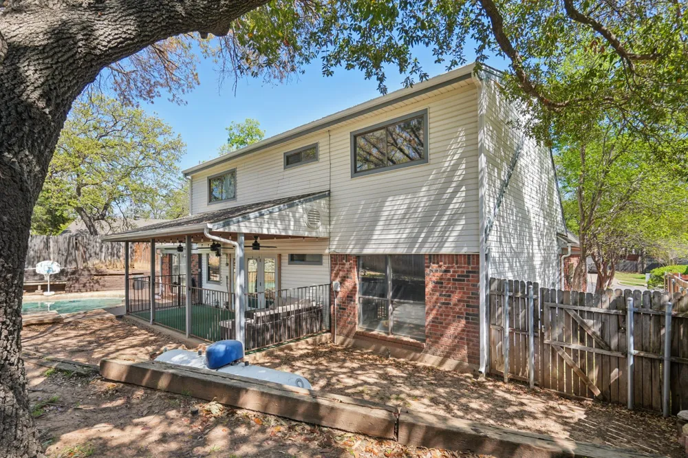 2307 Harrington Court Euless, TX 76039