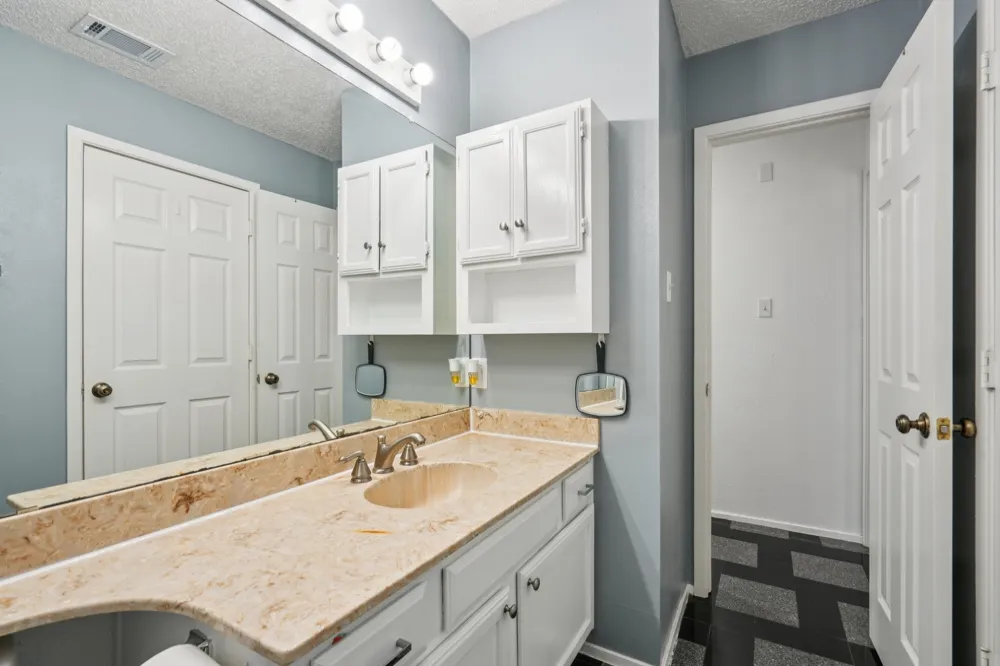 2307 Harrington Court Euless, TX 76039