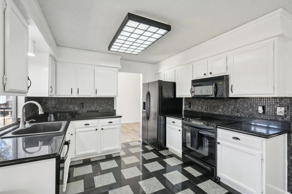 2307 Harrington Court Euless, TX 76039