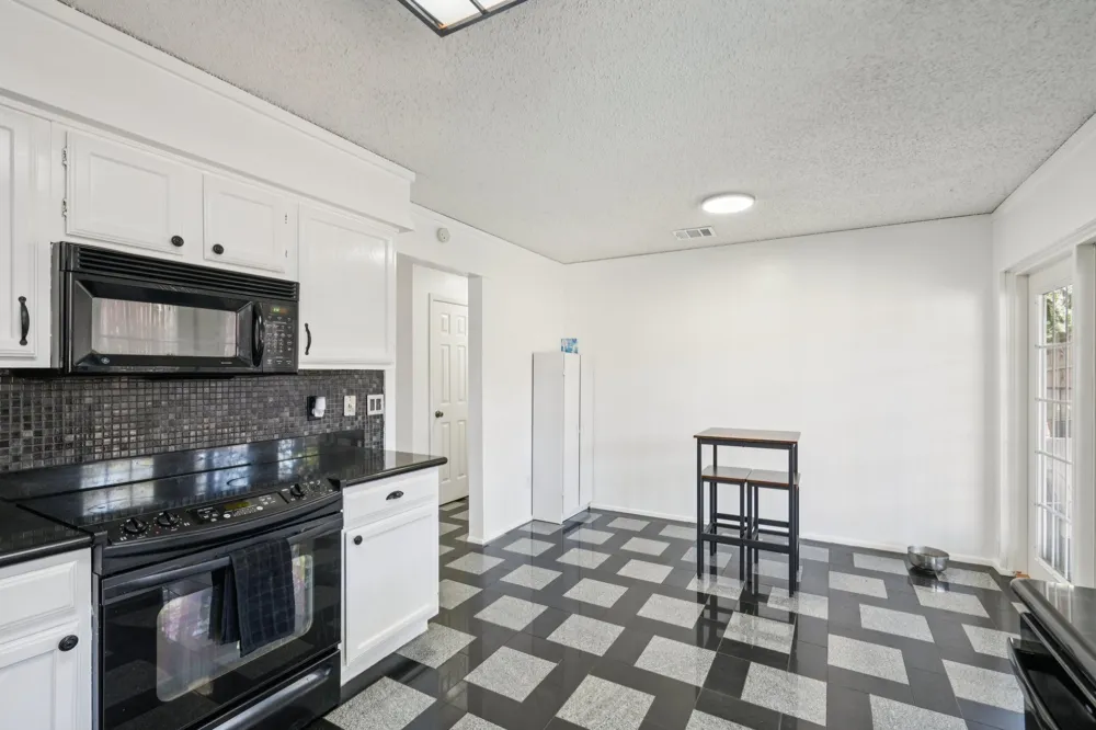 2307 Harrington Court Euless, TX 76039
