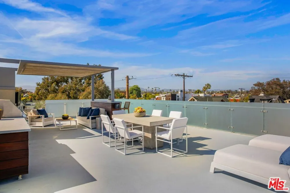49 Brooks Avenue Venice, CA 90291