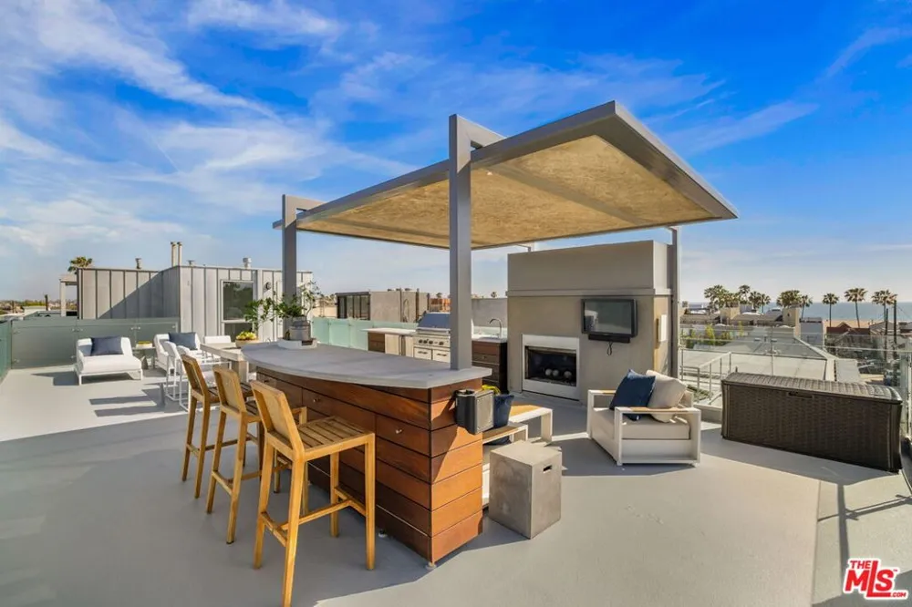 49 Brooks Avenue Venice, CA 90291
