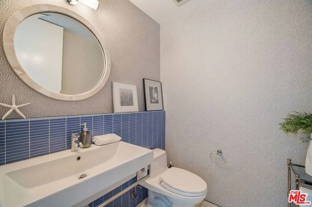 49 Brooks Avenue Venice, CA 90291