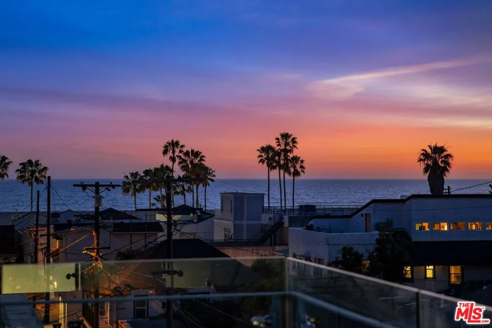 49 Brooks Avenue Venice, CA 90291