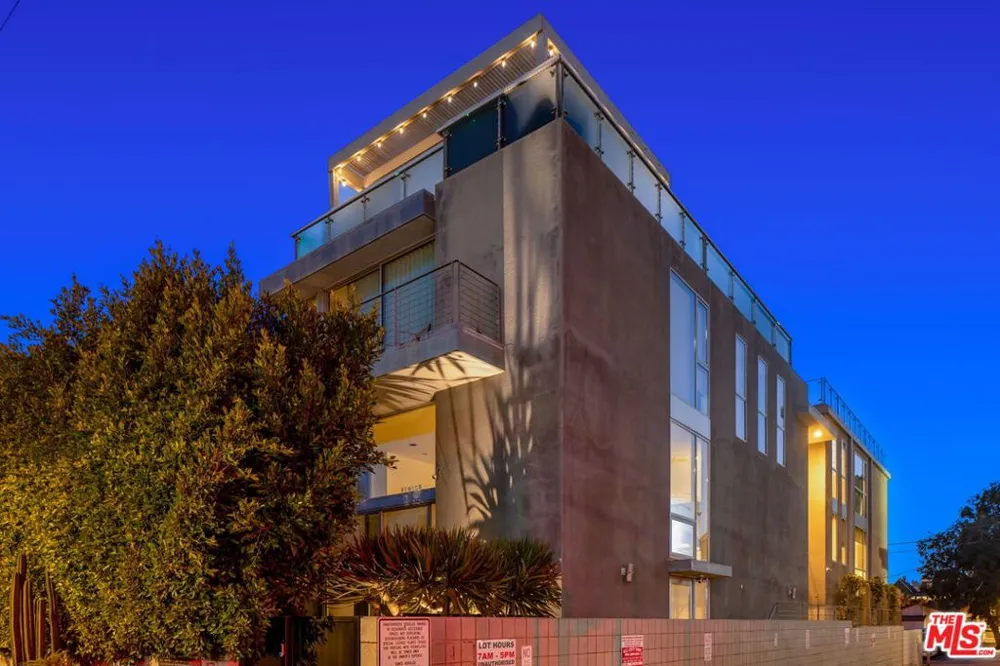 49 Brooks Avenue Venice, CA 90291