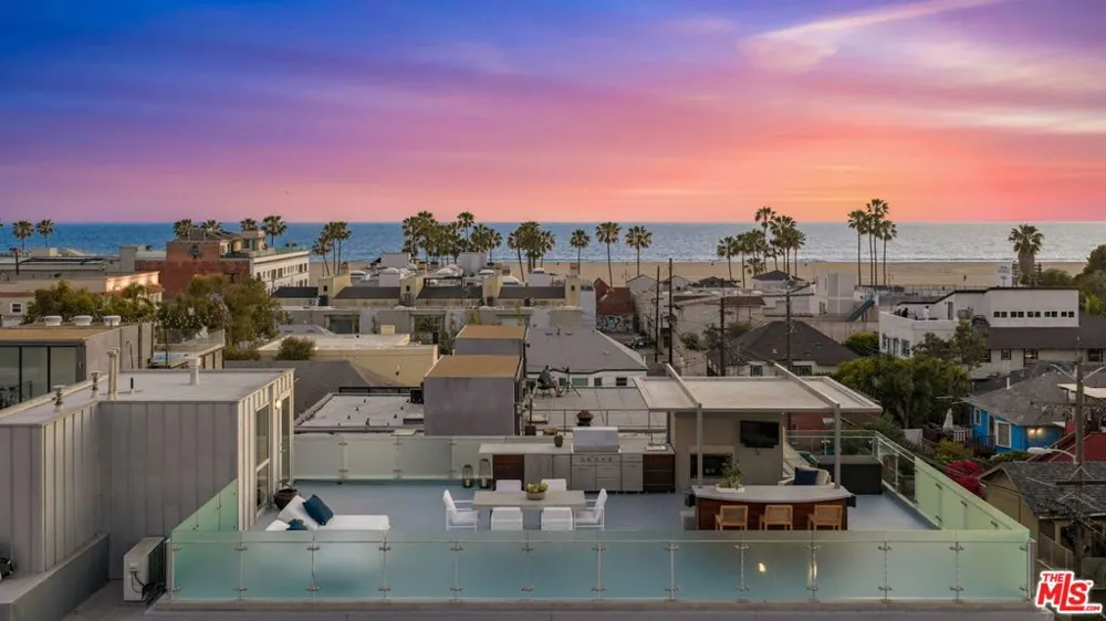 49 Brooks Avenue Venice, CA 90291