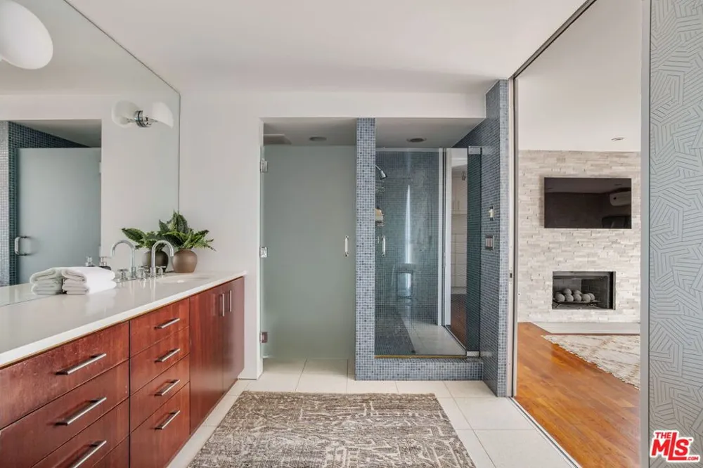 49 Brooks Avenue Venice, CA 90291