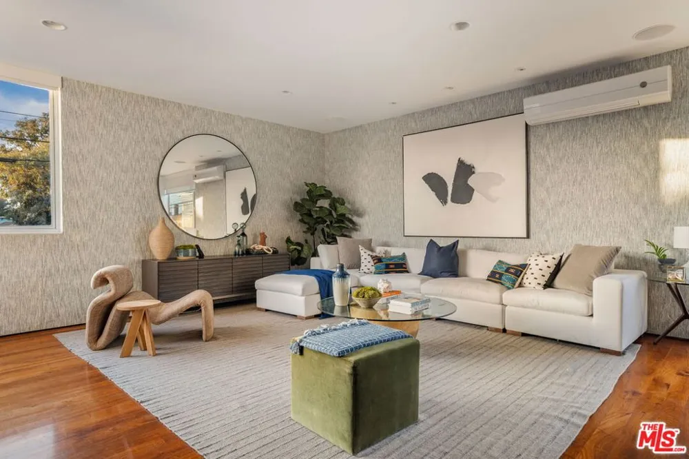 49 Brooks Avenue Venice, CA 90291