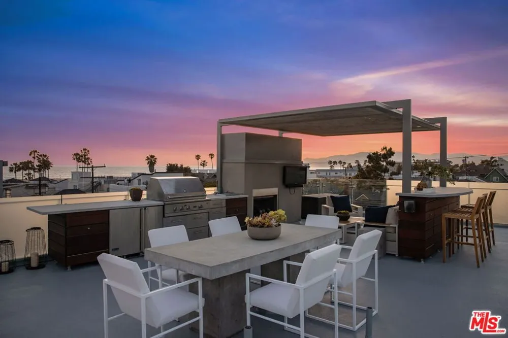 49 Brooks Avenue Venice, CA 90291