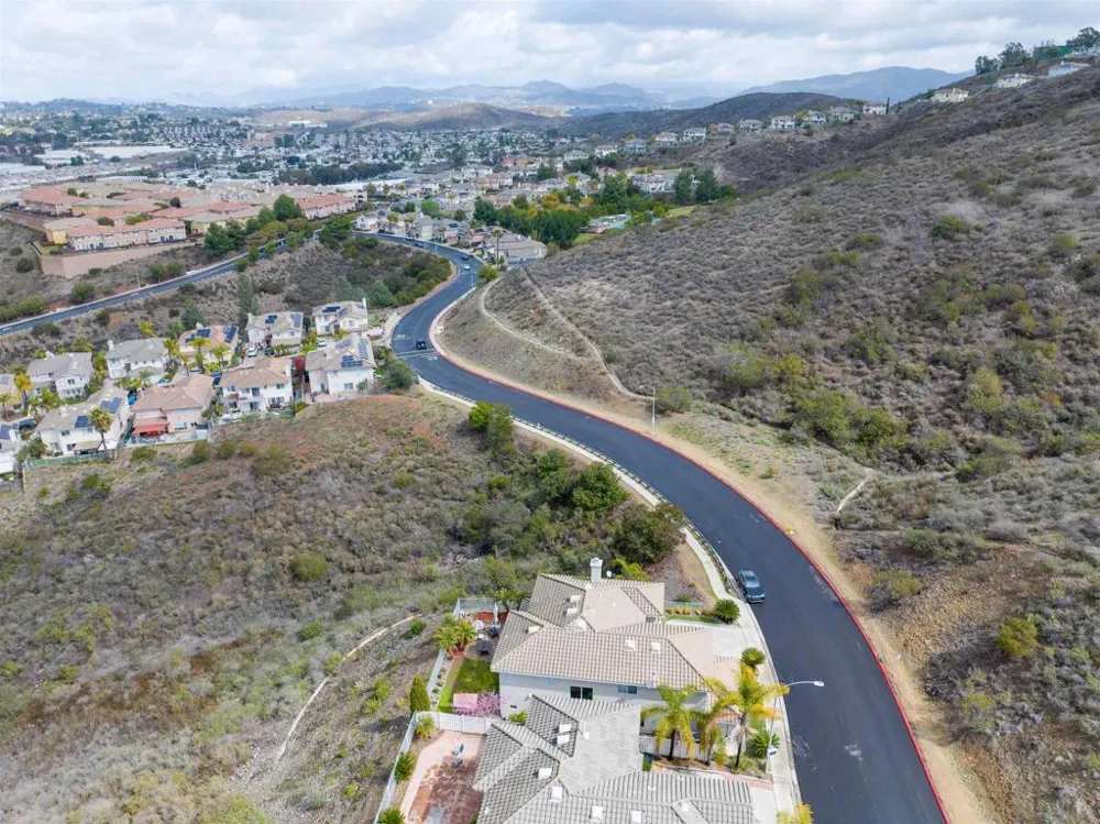 10394 Valley Waters Dr Spring Valley, CA 91978
