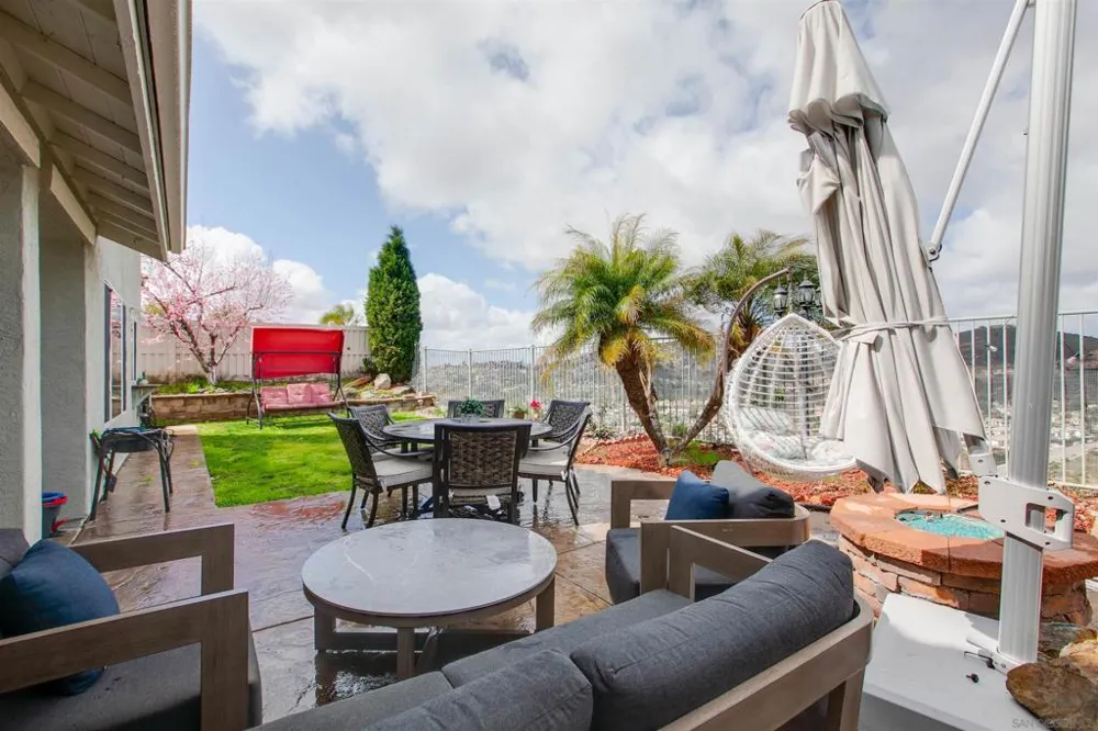 10394 Valley Waters Dr Spring Valley, CA 91978