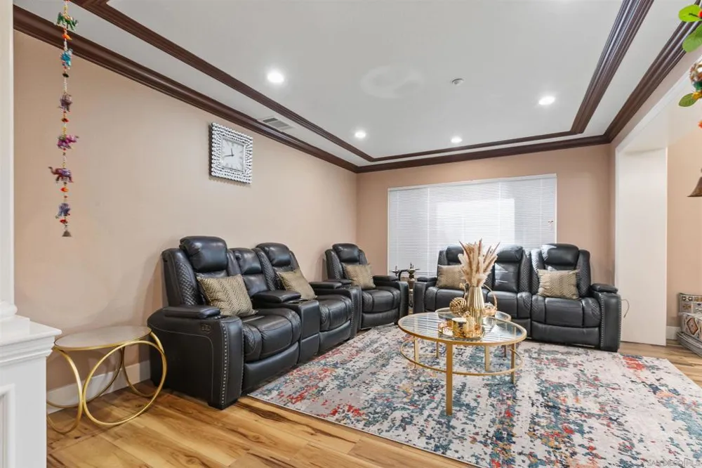 10394 Valley Waters Dr Spring Valley, CA 91978