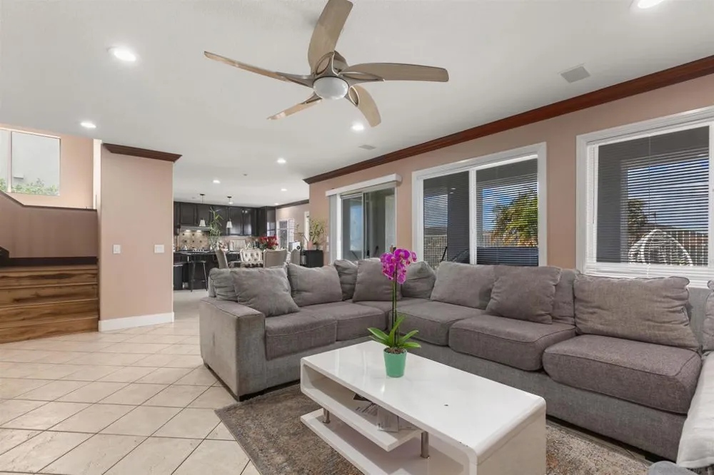 10394 Valley Waters Dr Spring Valley, CA 91978
