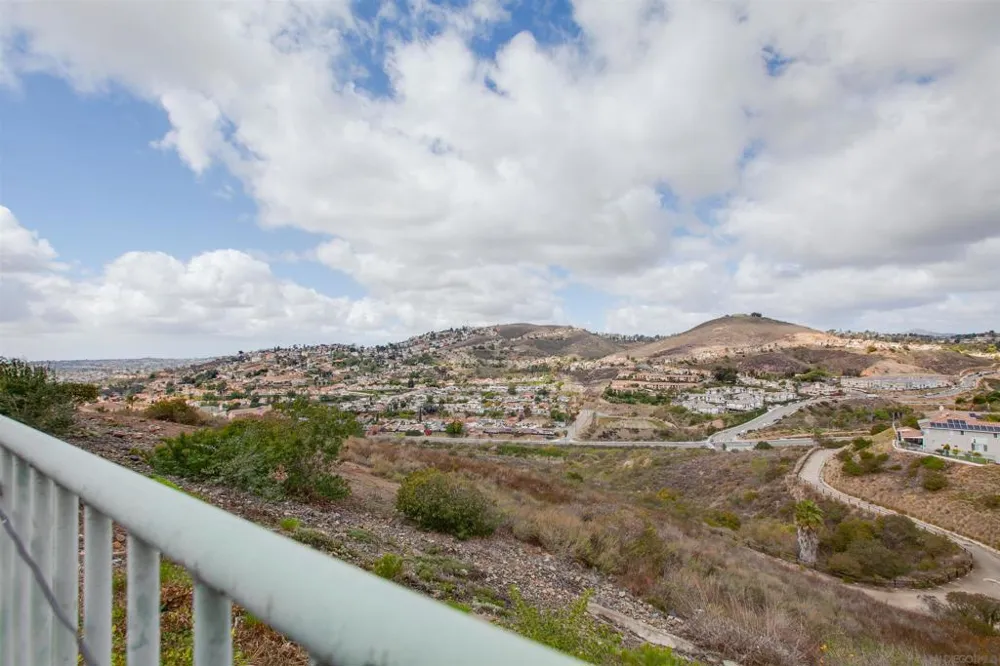 10394 Valley Waters Dr Spring Valley, CA 91978