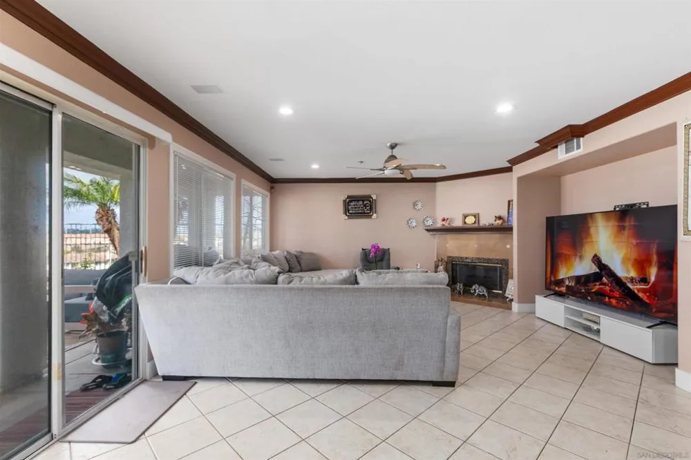 10394 Valley Waters Dr Spring Valley, CA 91978
