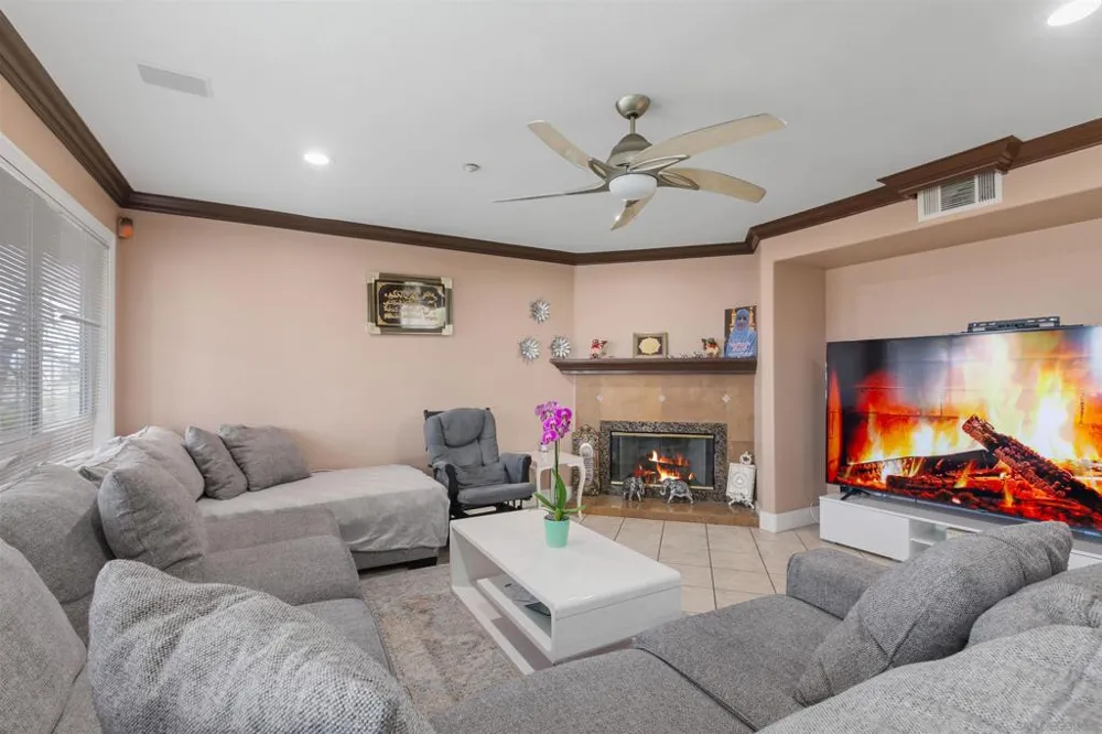 10394 Valley Waters Dr Spring Valley, CA 91978