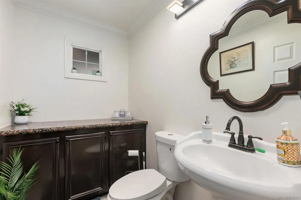 10394 Valley Waters Dr Spring Valley, CA 91978