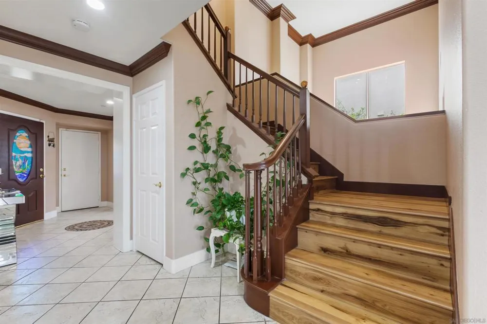10394 Valley Waters Dr Spring Valley, CA 91978