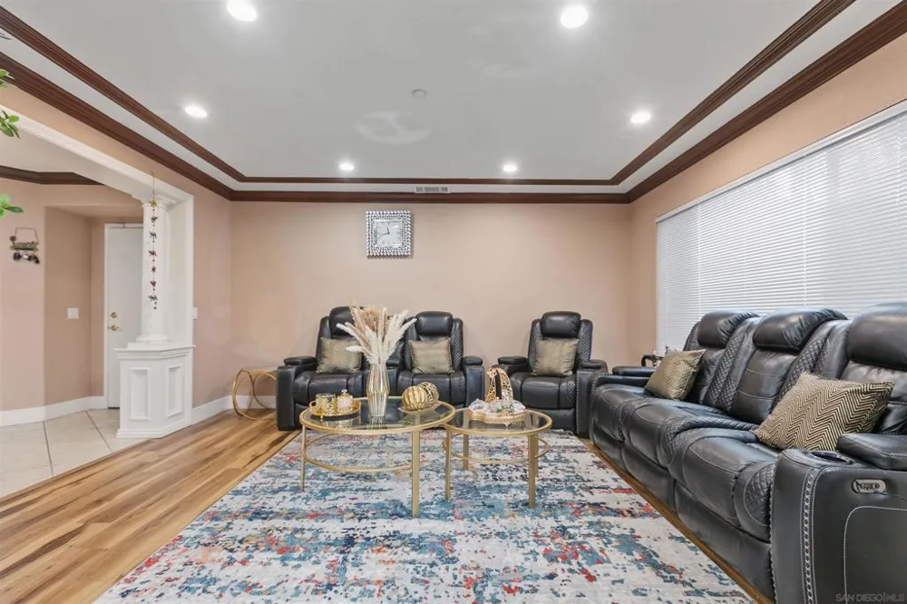 10394 Valley Waters Dr Spring Valley, CA 91978