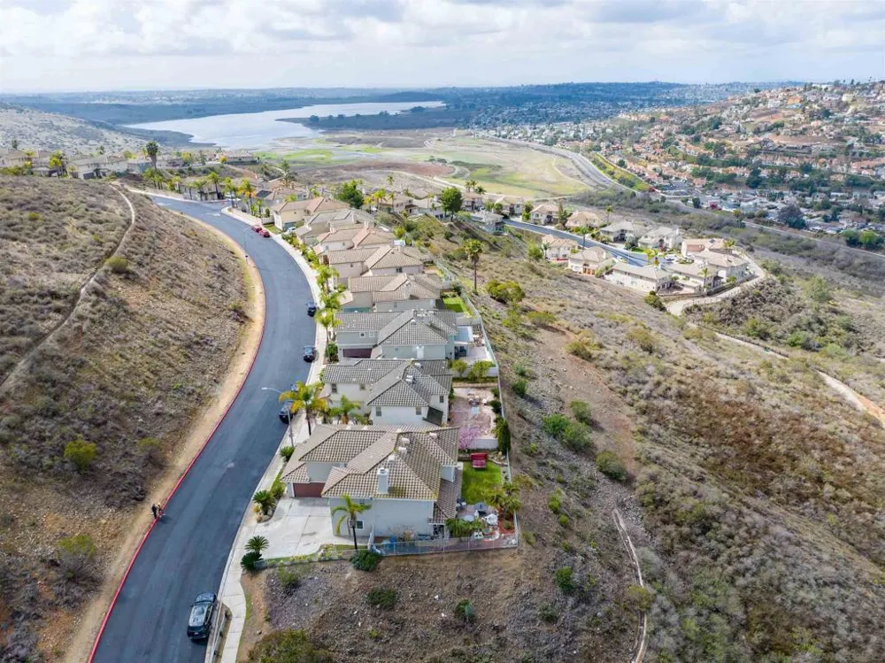 10394 Valley Waters Dr Spring Valley, CA 91978