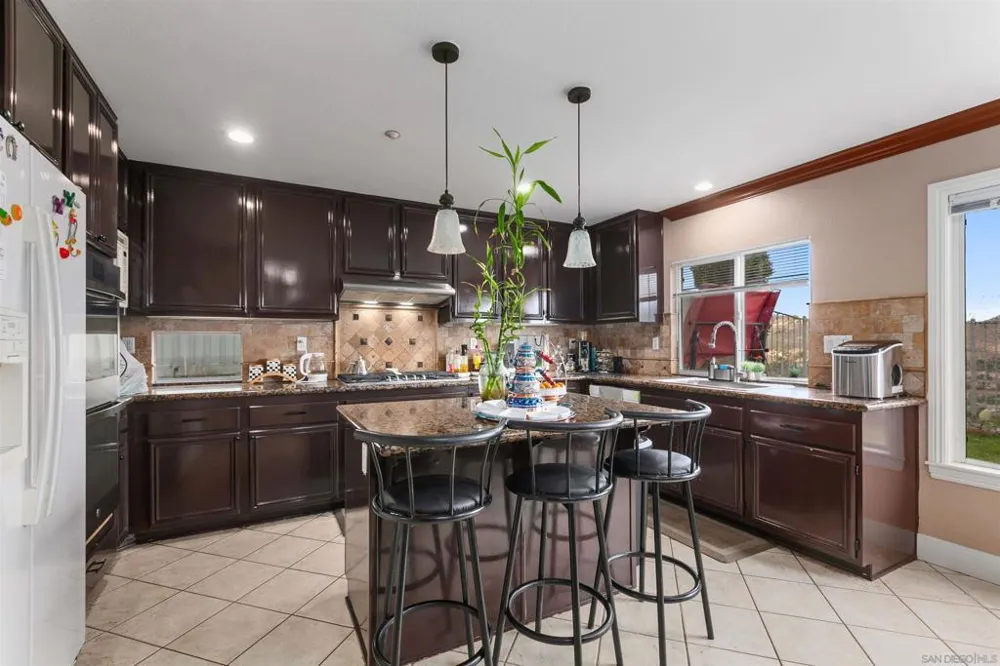10394 Valley Waters Dr Spring Valley, CA 91978