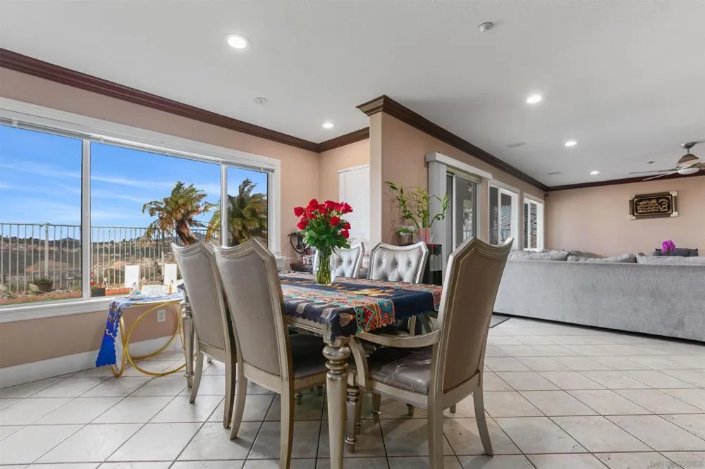 10394 Valley Waters Dr Spring Valley, CA 91978