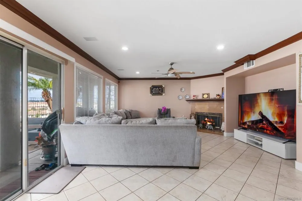 10394 Valley Waters Dr Spring Valley, CA 91978