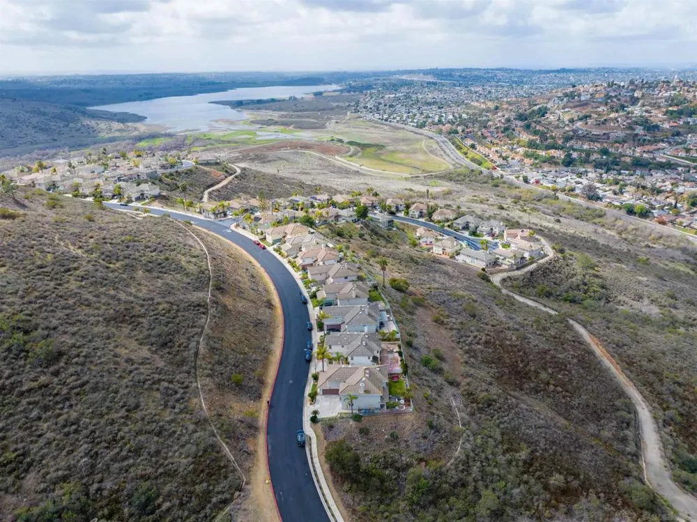 10394 Valley Waters Dr Spring Valley, CA 91978