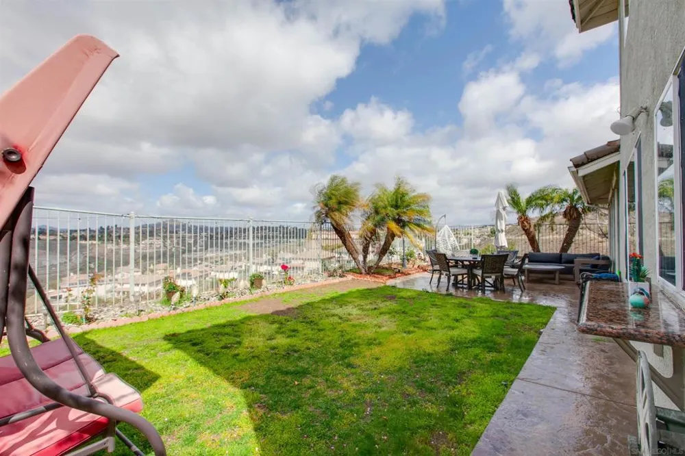 10394 Valley Waters Dr Spring Valley, CA 91978